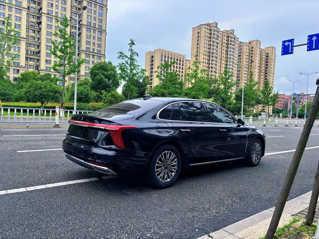 Hongqi H5 1.5 T DCT Connected Flagship Charm