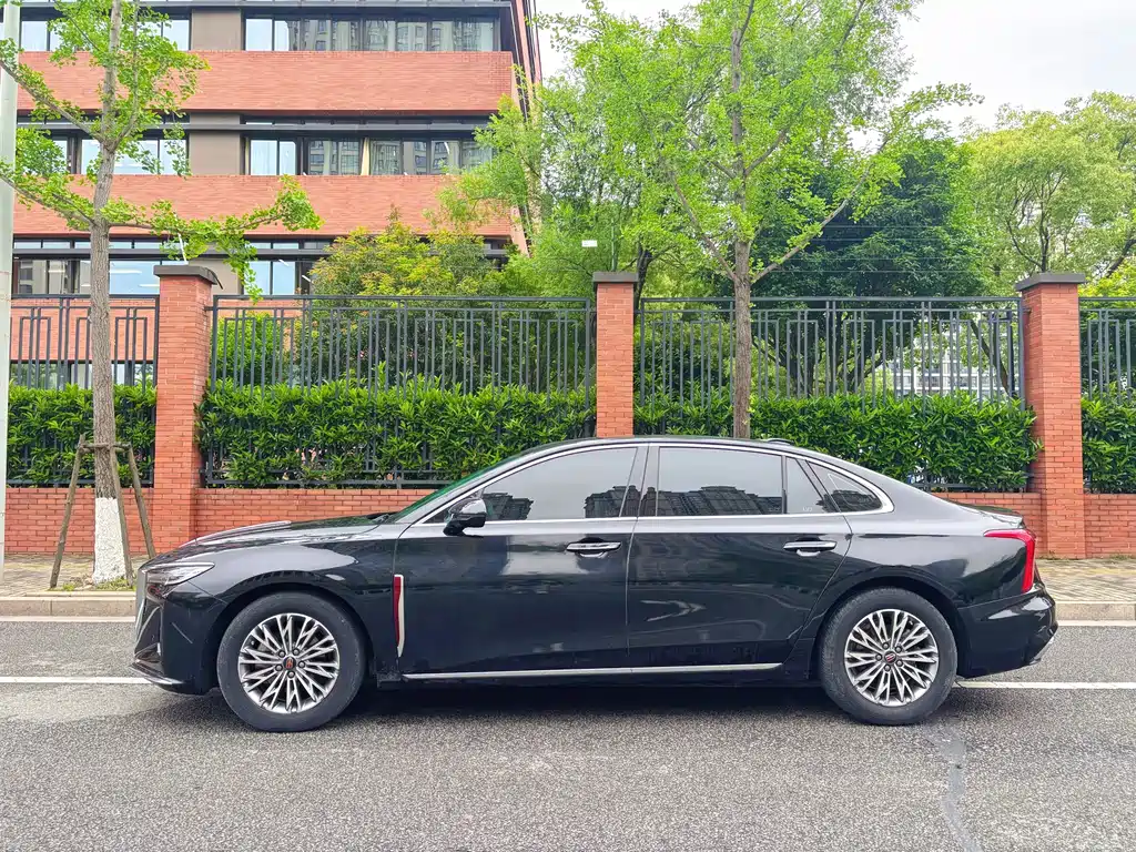 Hongqi H5 1.5 T DCT Connected Flagship Charm