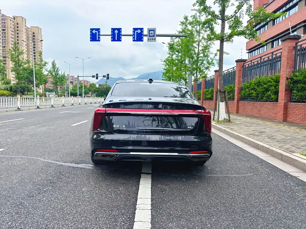 Hongqi H5 1.5 T DCT Connected Flagship Charm
