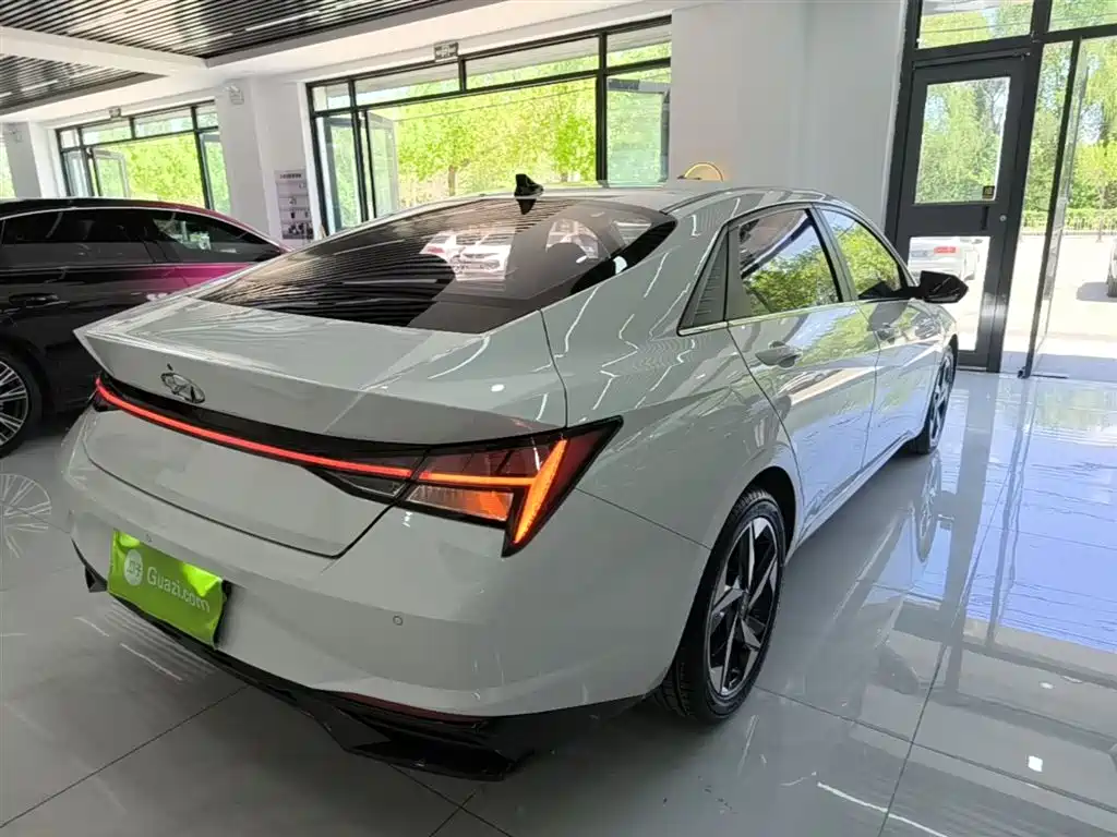Elantra 1.5 L CVT LUX Distinguished