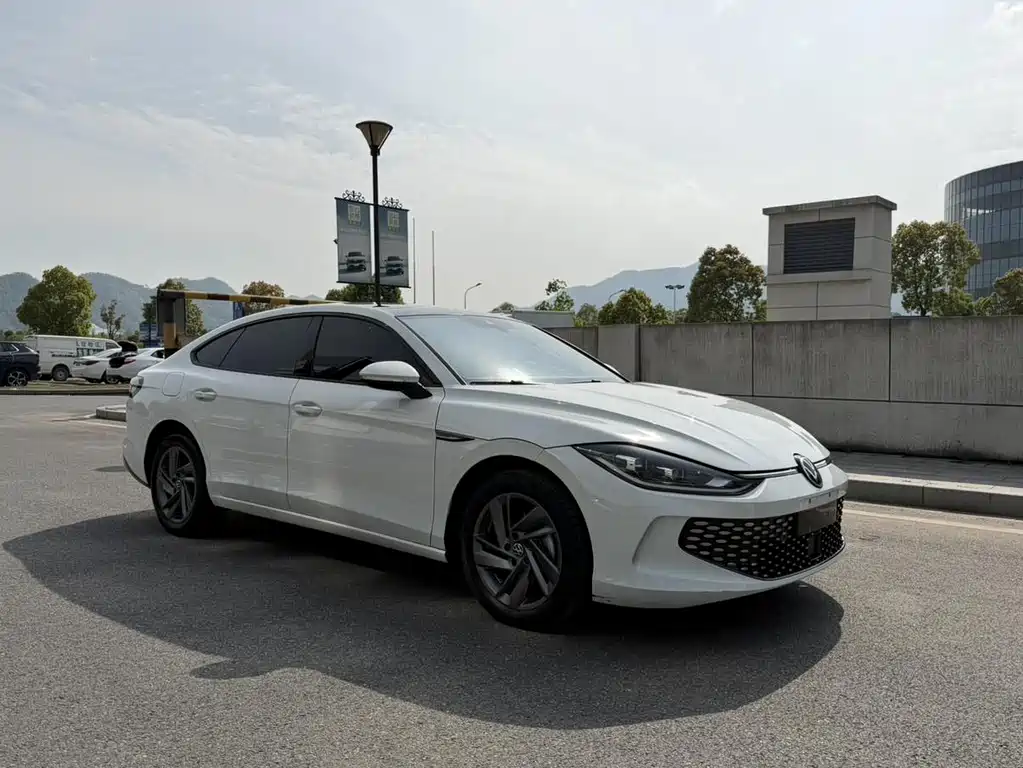 Lamando Lamando L 280 TSI DSG Dazzle Hot