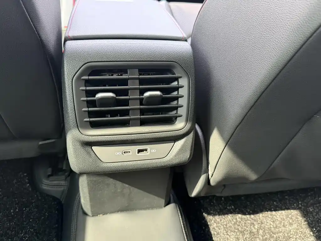 Lamando Lamando L 280 TSI DSG Dazzle Hot