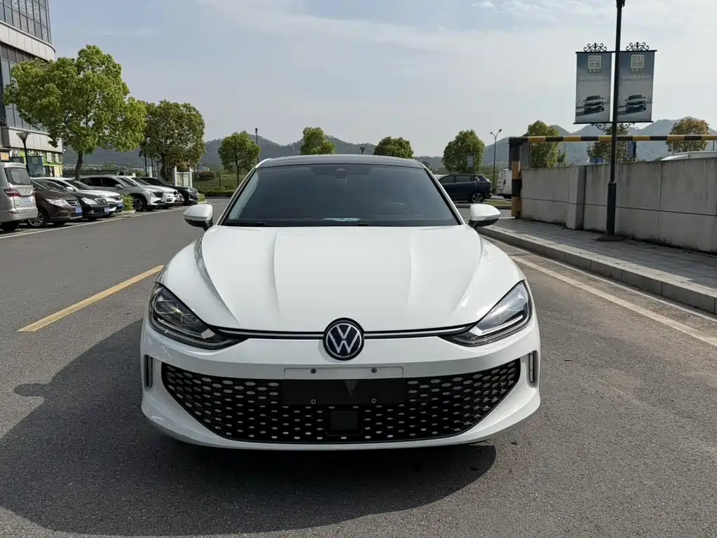 Lamando Lamando L 280 TSI DSG Dazzle Hot