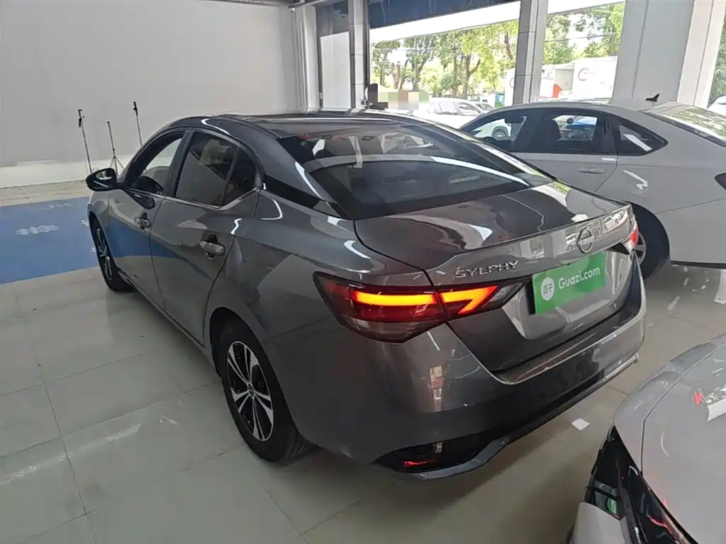 Sylphy 1.6 L CVT Joy