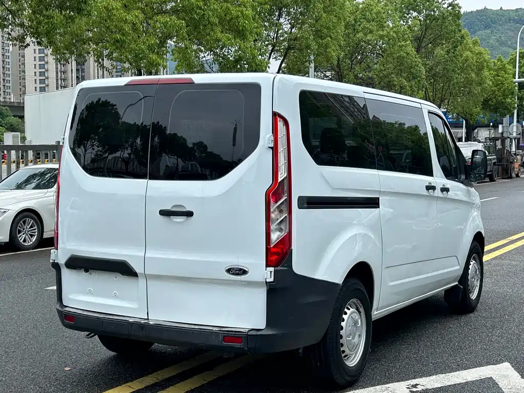 Transit 2.0 T Diesel Multi-purpose Commercial SWB Low Roof 6-seat CN-VI