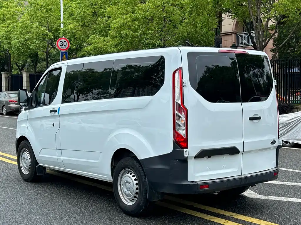 Transit 2.0 T Diesel Multi-purpose Commercial SWB Low Roof 6-seat CN-VI