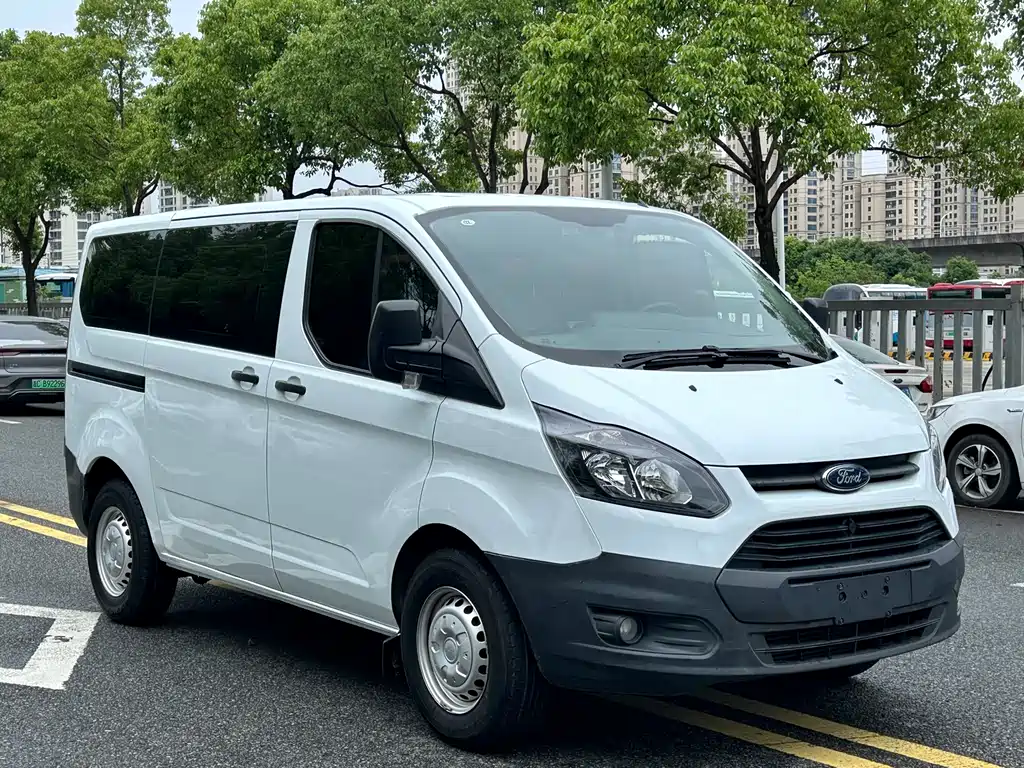 Transit 2.0 T Diesel Multi-purpose Commercial SWB Low Roof 6-seat CN-VI