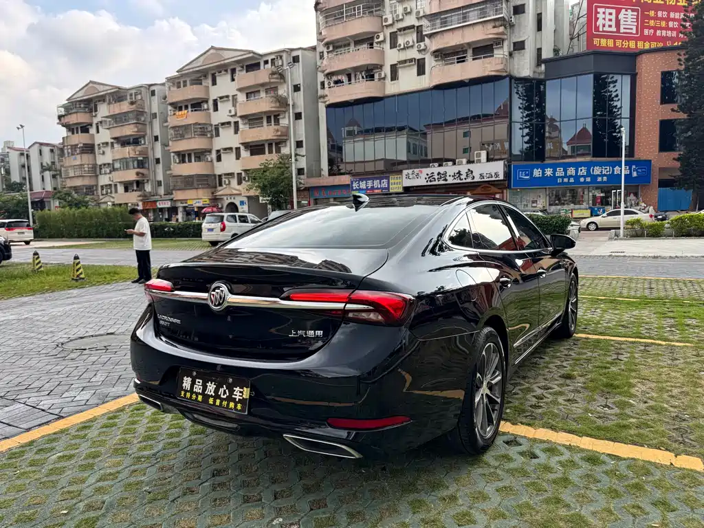 LaCrosse 652 T Luxury