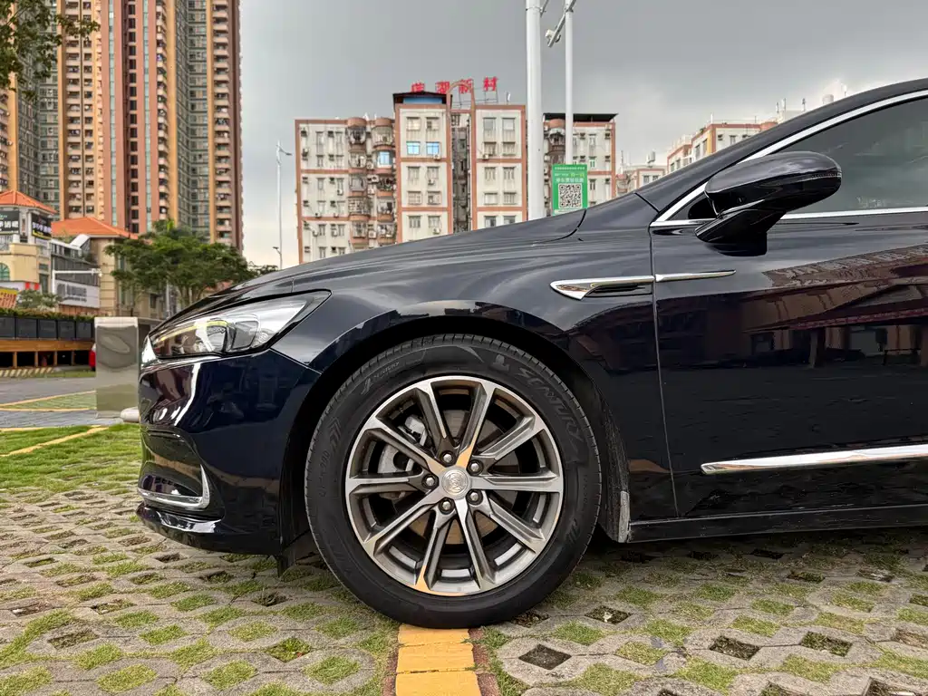 LaCrosse 652 T Luxury