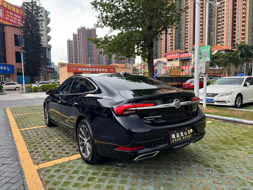 LaCrosse 652 T Luxury