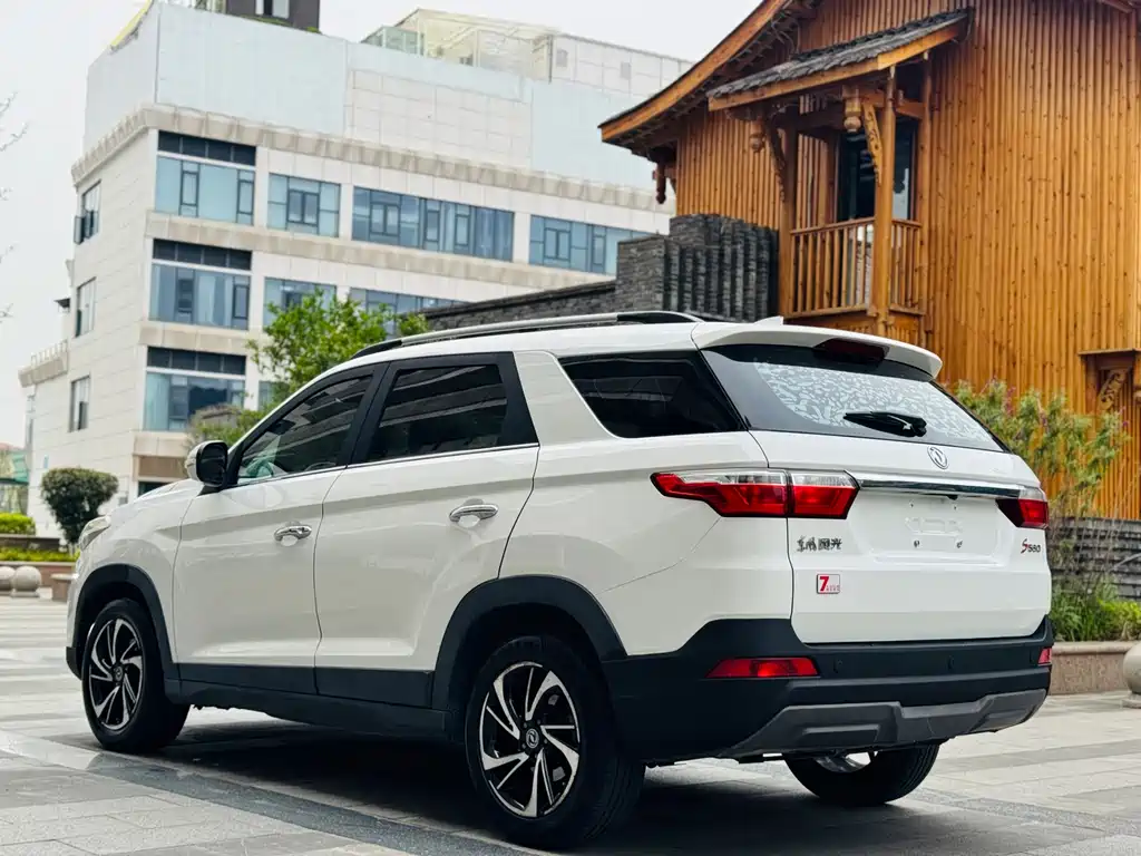 Fengguang S560 1.8 L CVT Distinguished