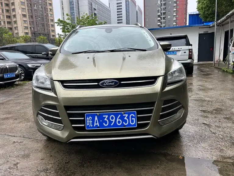 Ford Kuga 2.0 L GTDi 4 WD Elite
