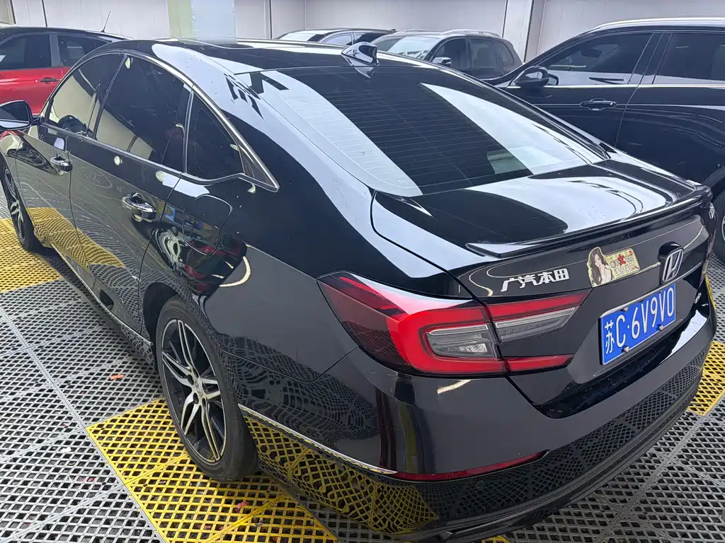 Accord Sharp· Hybrid 2.0 L Phantom Night · Sharp Smart