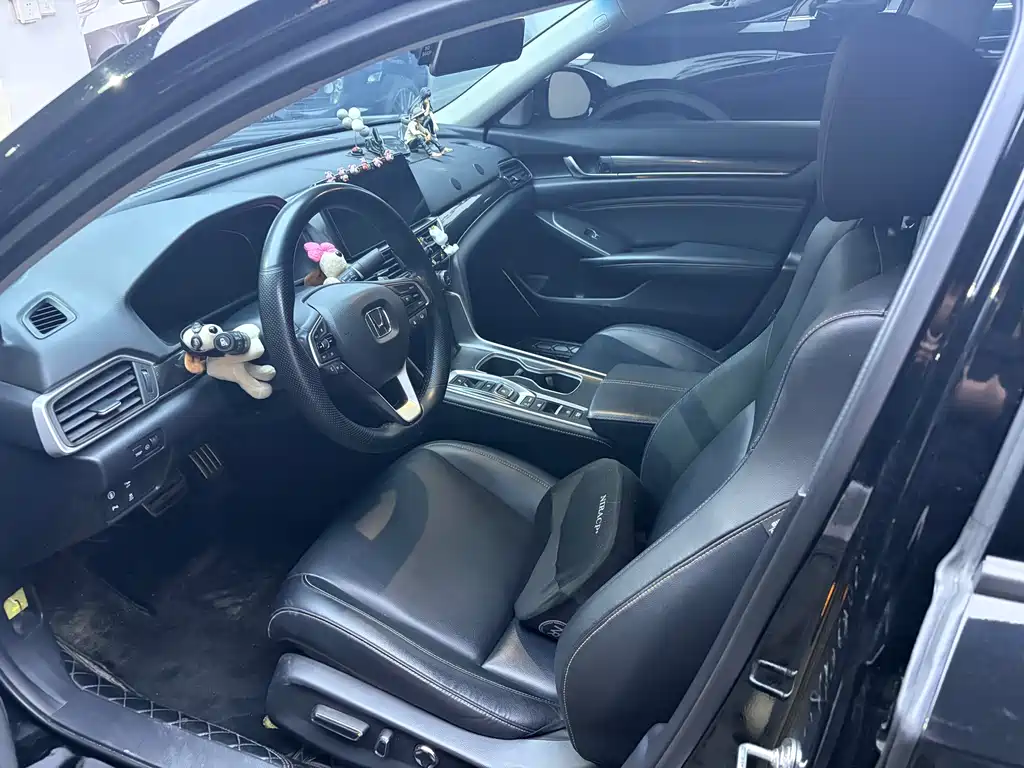 Accord Sharp· Hybrid 2.0 L Phantom Night · Sharp Smart