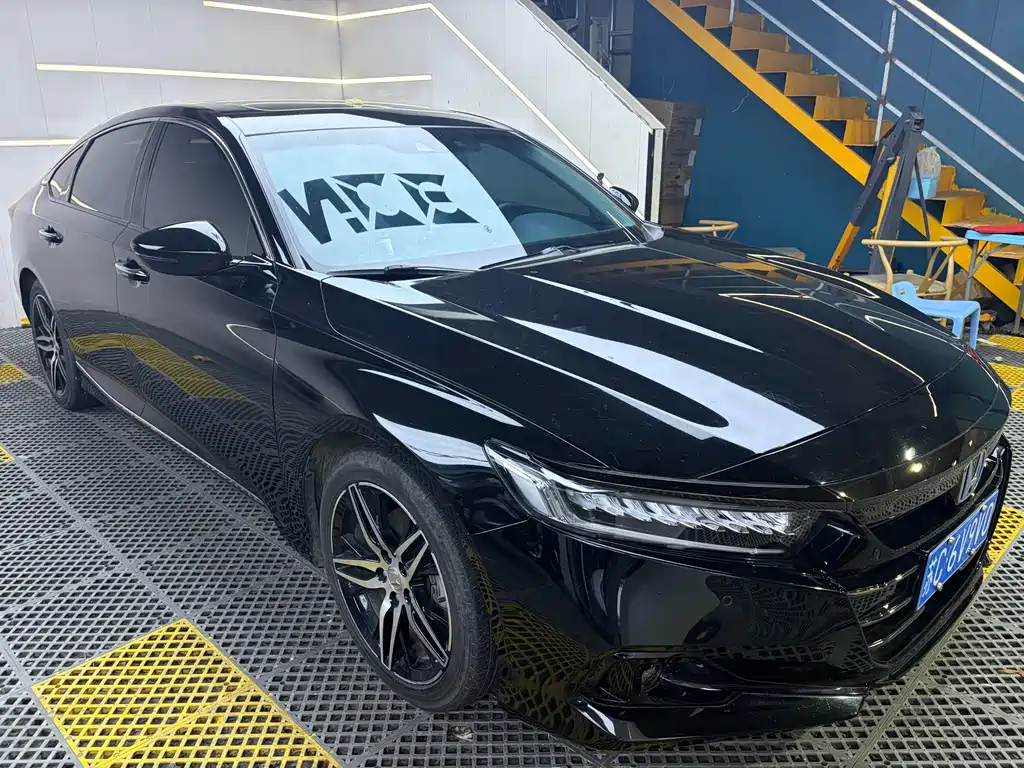 Accord Sharp· Hybrid 2.0 L Phantom Night · Sharp Smart