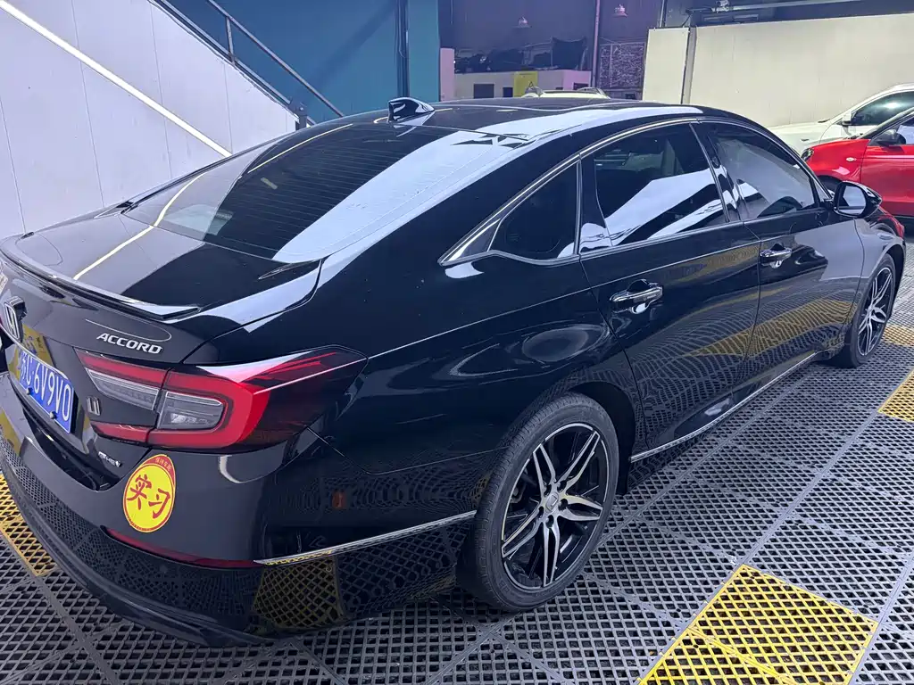 Accord Sharp· Hybrid 2.0 L Phantom Night · Sharp Smart