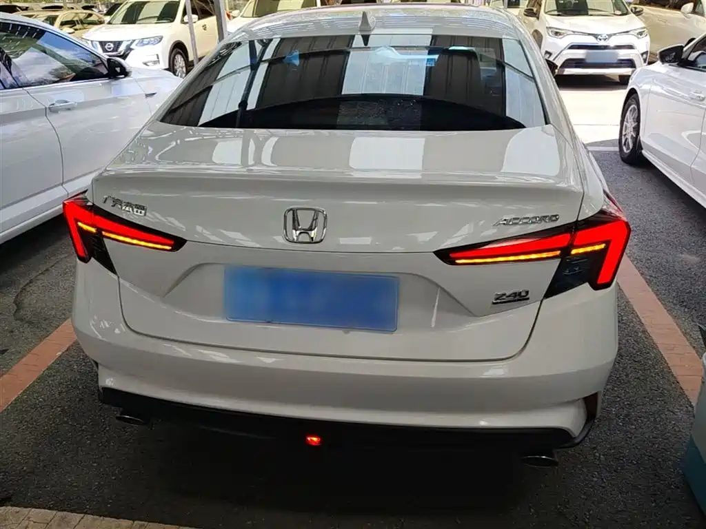 Integra 240 TURBO CVT Leading