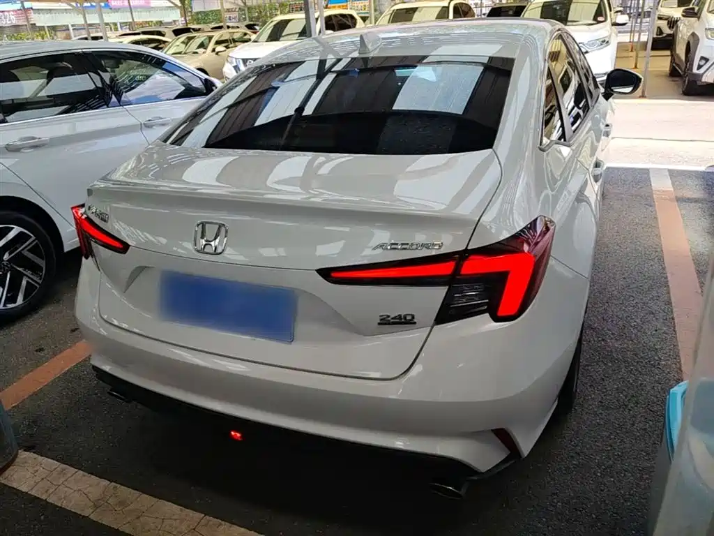 Integra 240 TURBO CVT Leading