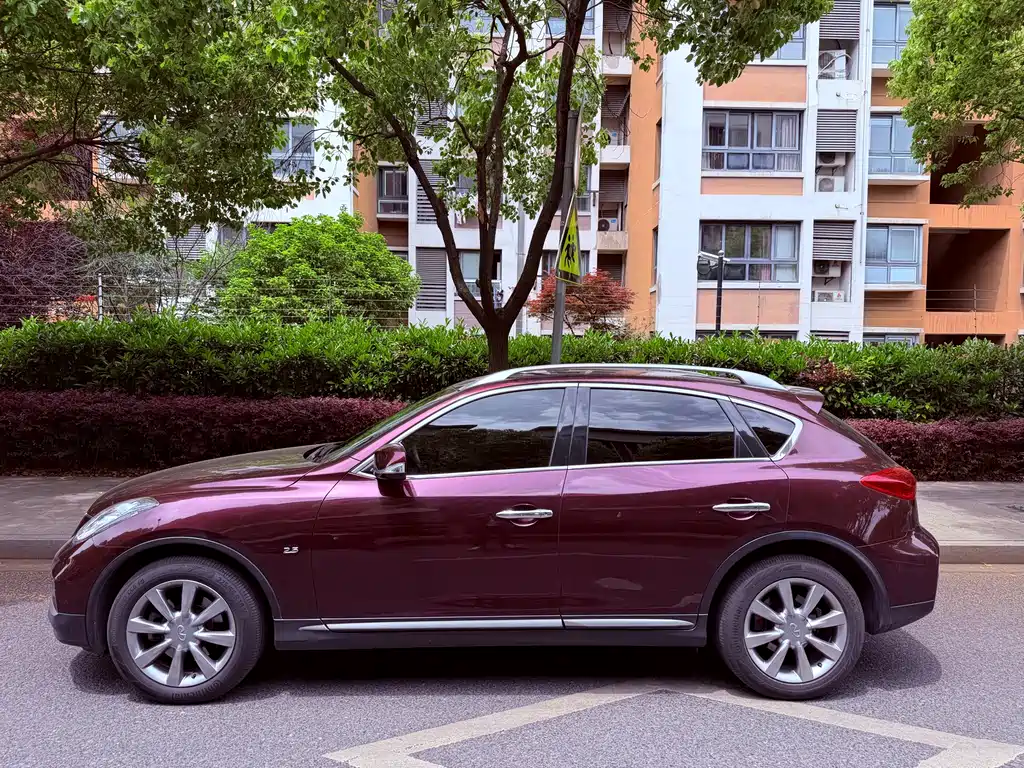 Infiniti QX50 2.5 L Joy
