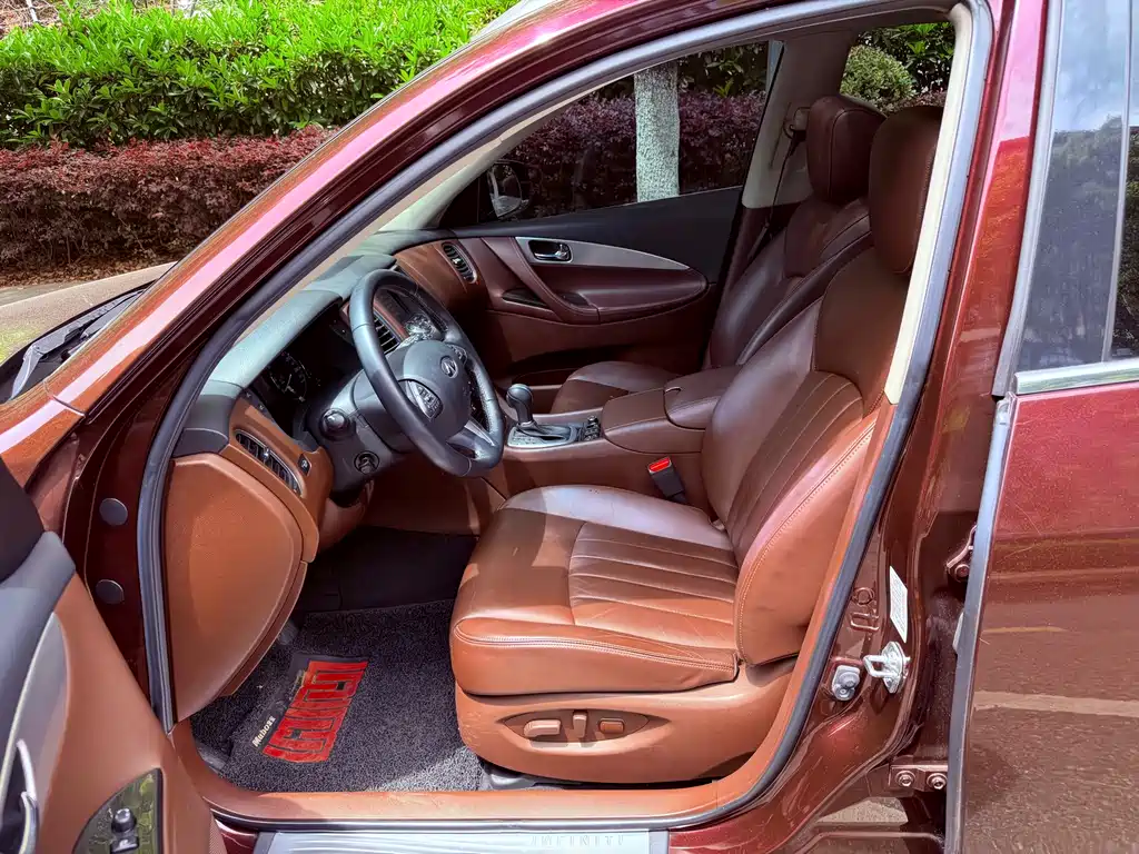 Infiniti QX50 2.5 L Joy