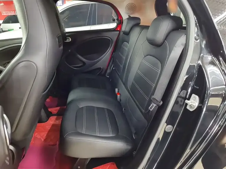 smart forfour 0.9 T 66 kW Pioneer