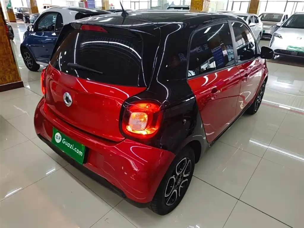 smart forfour 0.9 T 66 kW Pioneer