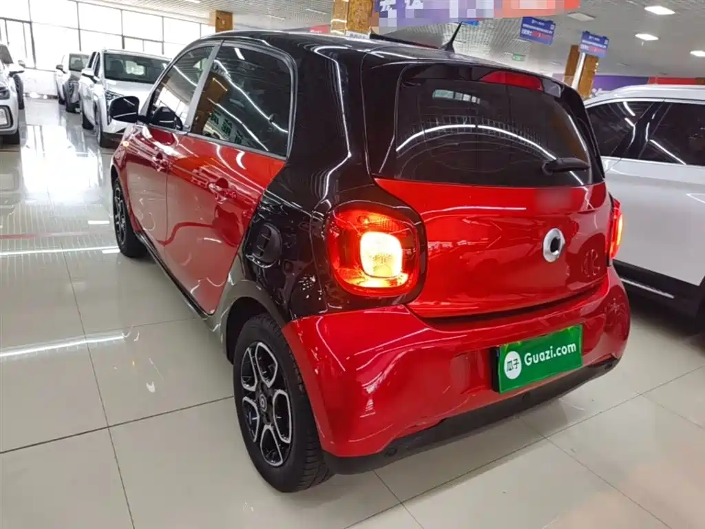 smart forfour 0.9 T 66 kW Pioneer