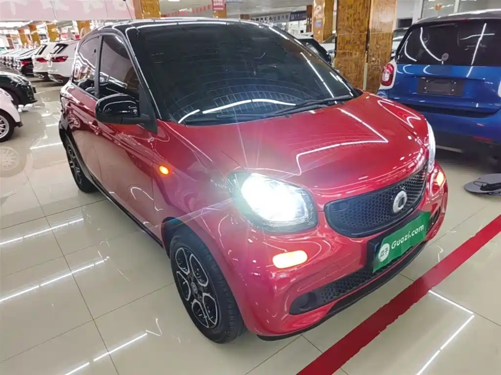 smart forfour 0.9 T 66 kW Pioneer