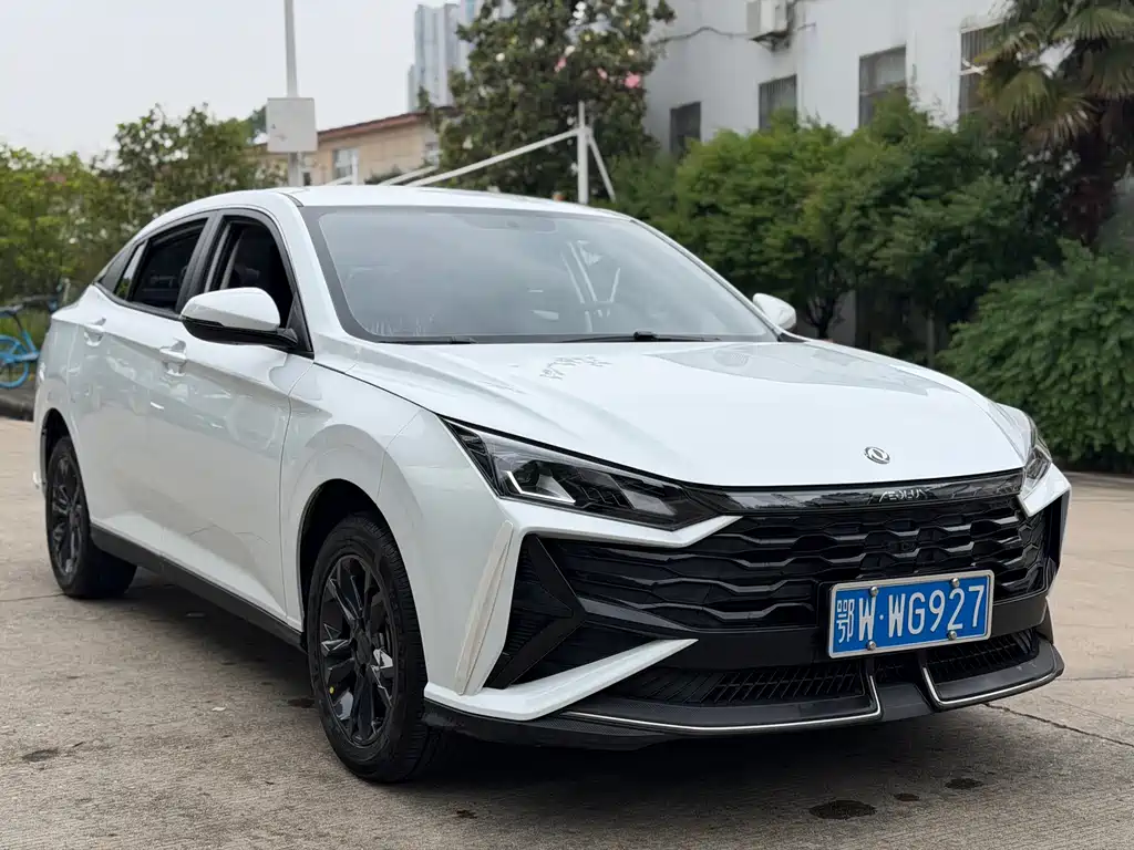 Yixuan 1.5 L Auto Luxury