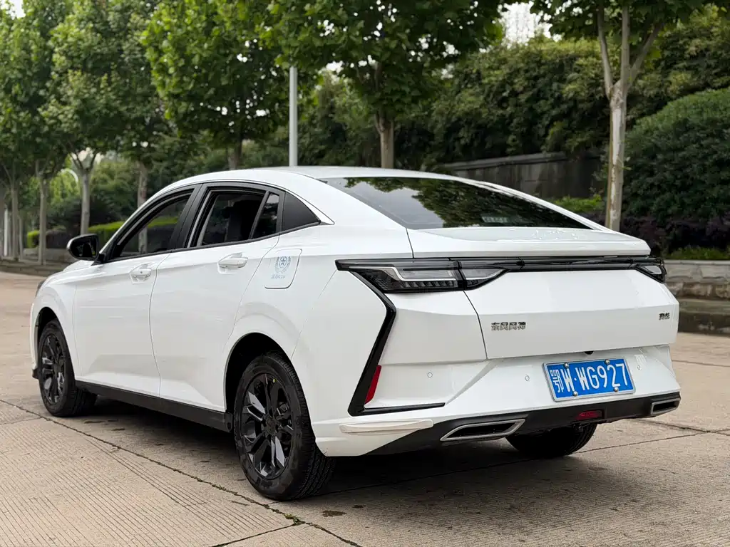Yixuan 1.5 L Auto Luxury