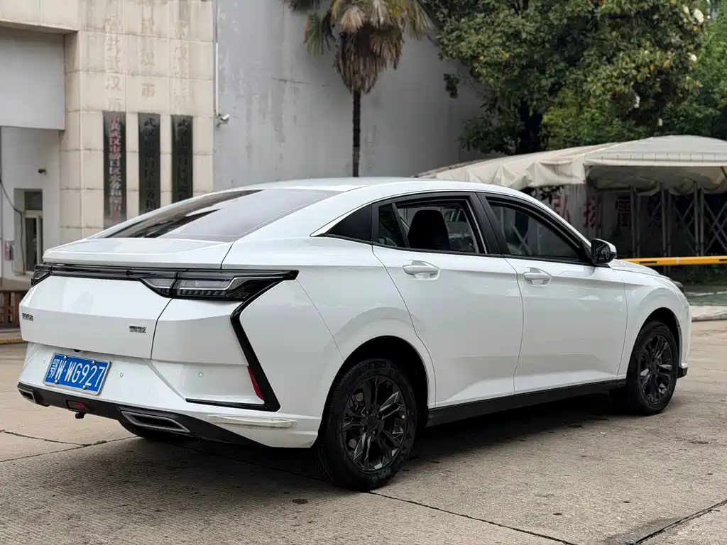 Yixuan 1.5 L Auto Luxury