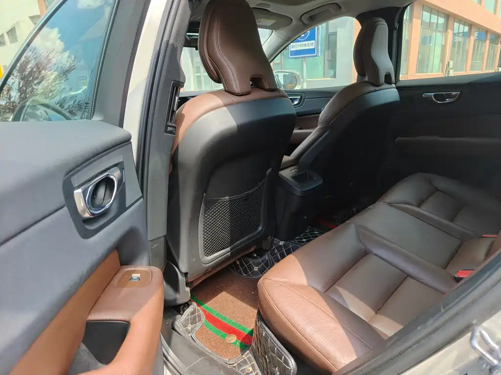 Volvo XC60 T5 4 WD Smart Ease CN-VI