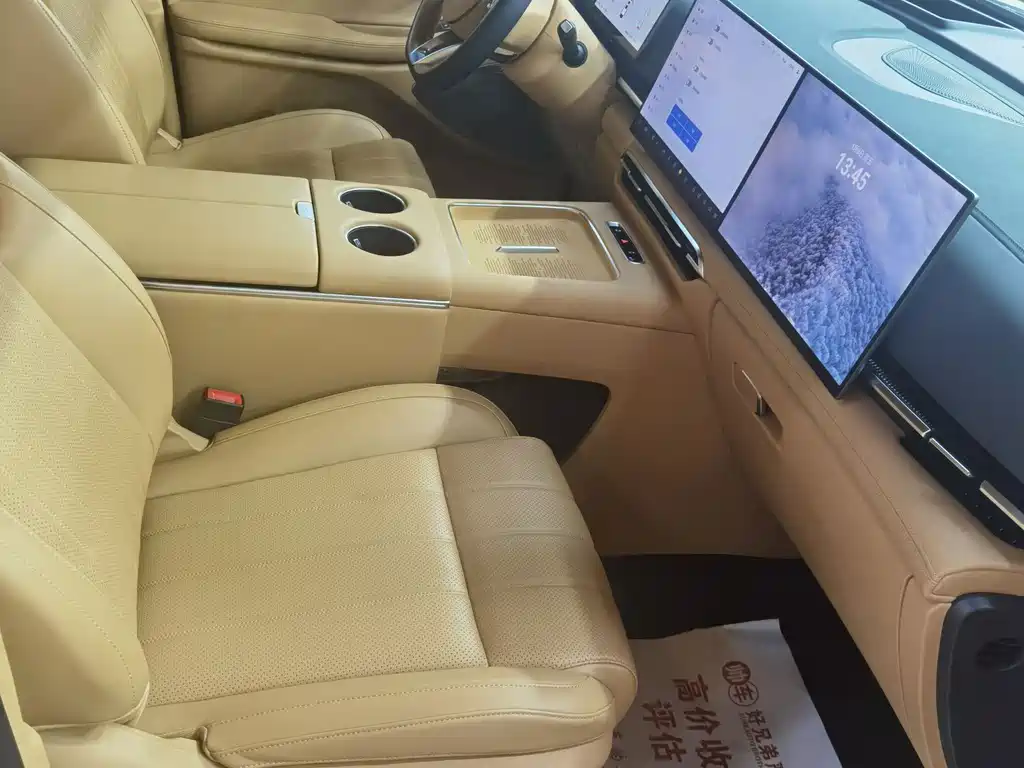 Voyah Dreamer PHEV 4 WD Flagship Kunpeng