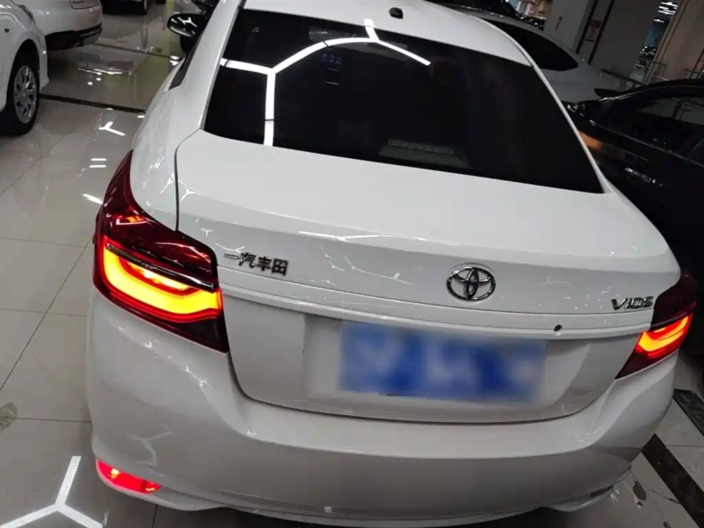 Vios 1.5 L CVT Smart Travel