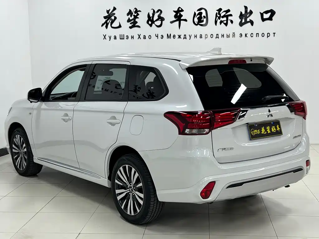 Outlander 2.0 L 2 WD Smooth Travel 5-seat