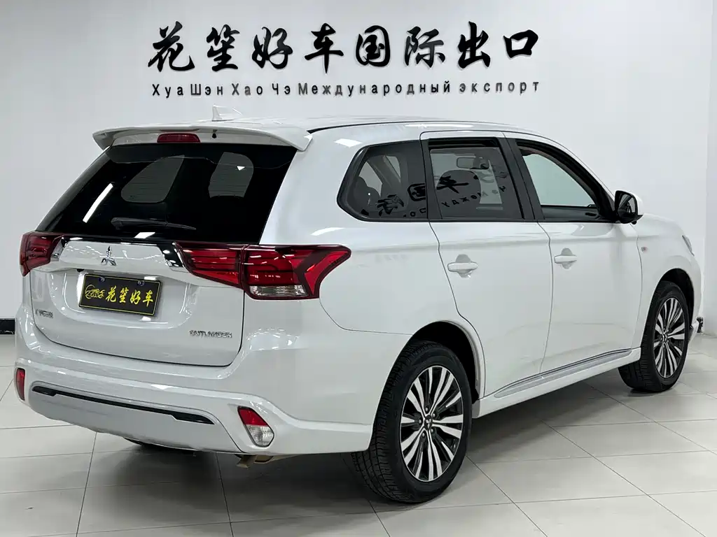Outlander 2.0 L 2 WD Smooth Travel 5-seat