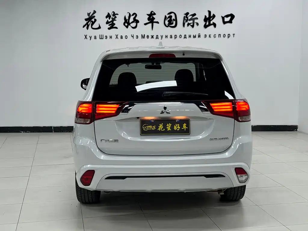 Outlander 2.0 L 2 WD Smooth Travel 5-seat