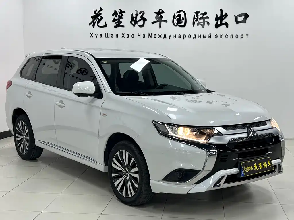 Outlander 2.0 L 2 WD Smooth Travel 5-seat