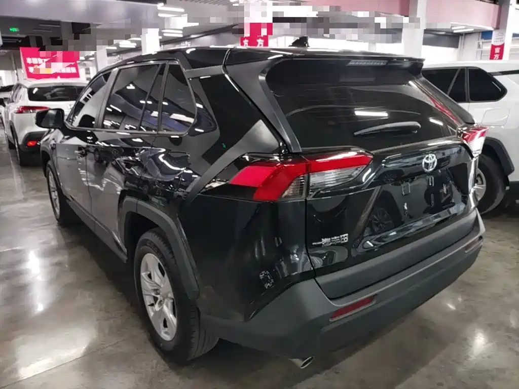 RAV4 2.0 L CVT 2 WD Urban