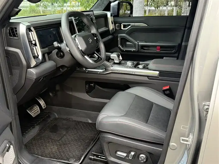 Jetour Traveller 2.0 T 4 WD Silver Dragon