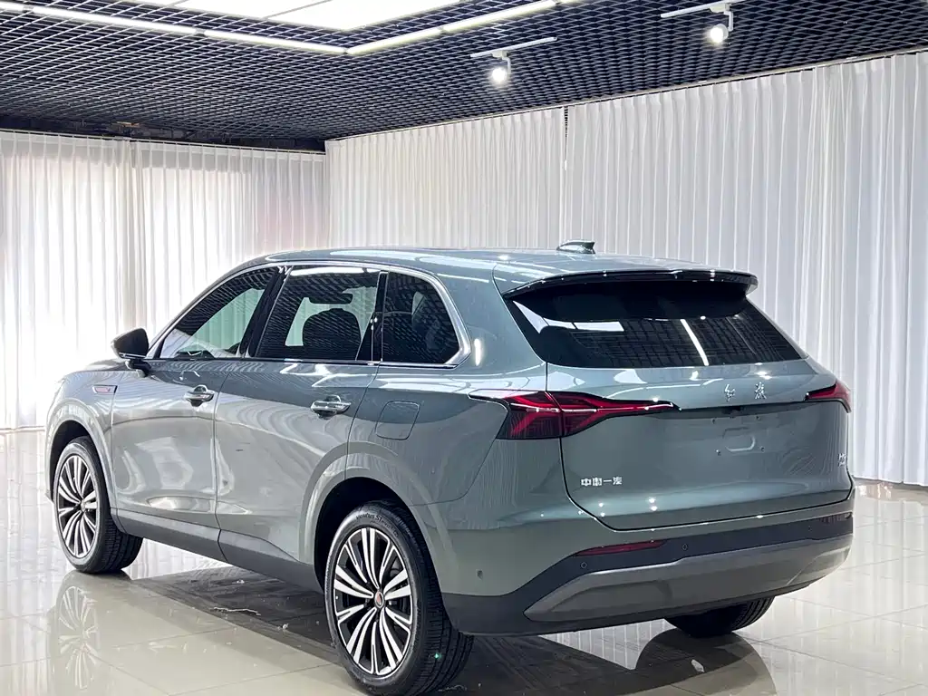Hongqi HS6 PHEV 240 Smart Hybrid