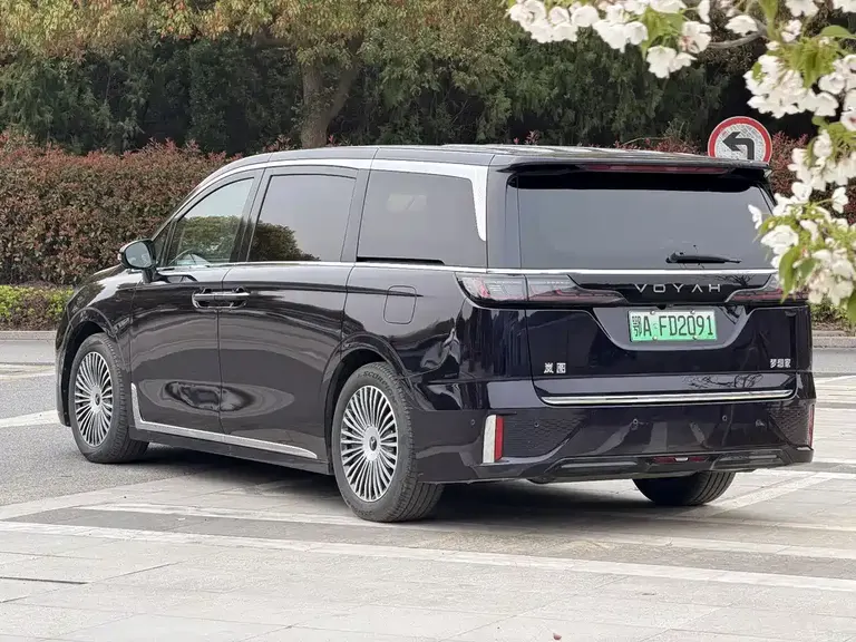 Voyah Dreamer PHEV 4 WD Flagship Kunpeng