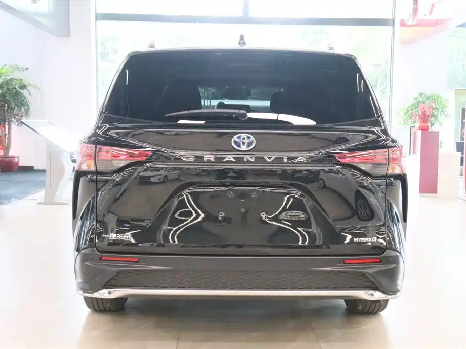 Granvia 2.5 L Hybrid Comfort
