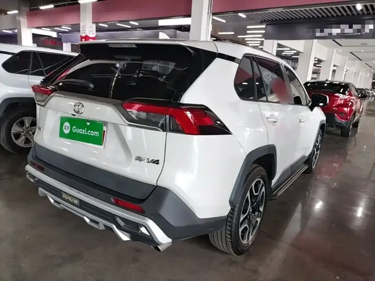 Toyota RAV4 2.0 L CVT 2 WD Distinguished