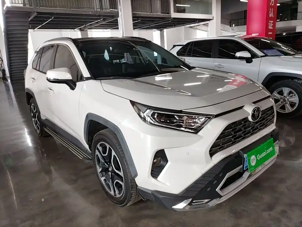 RAV4 2.0 L CVT 2 WD Distinguished
