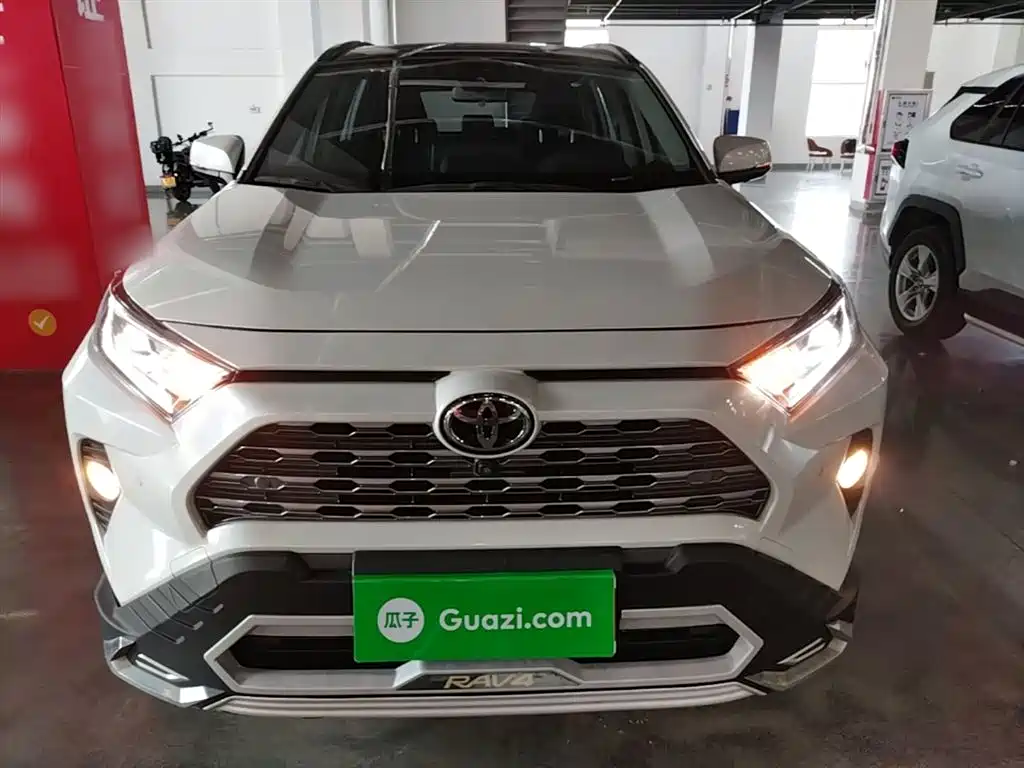 RAV4 2.0 L CVT 2 WD Distinguished