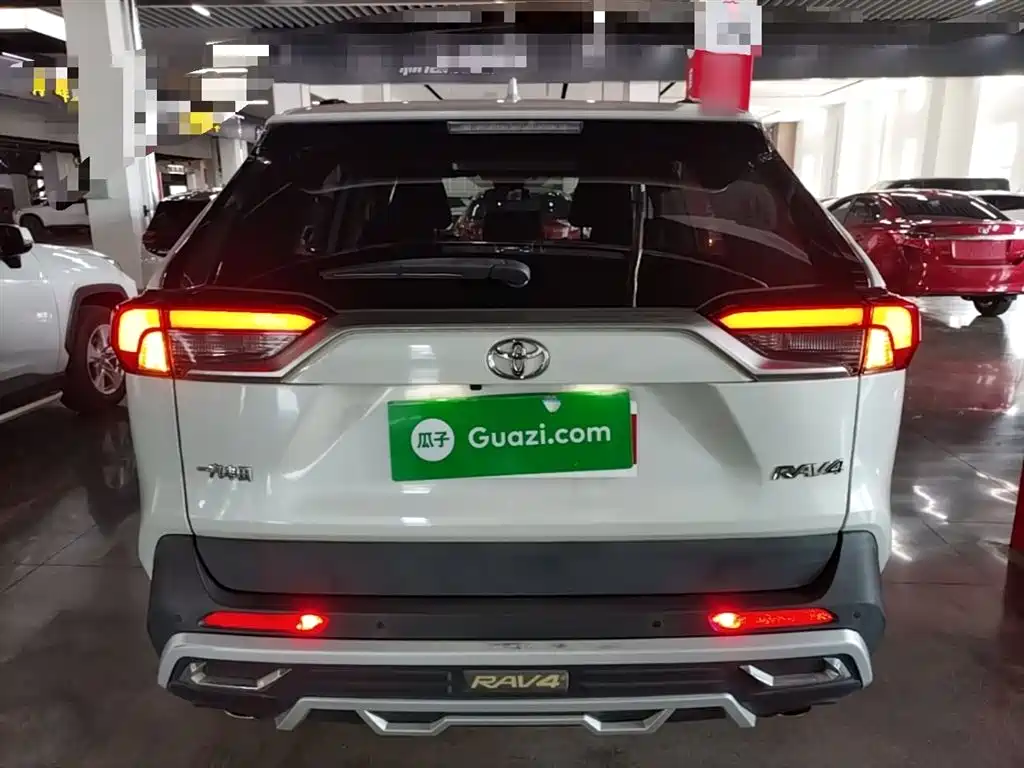RAV4 2.0 L CVT 2 WD Distinguished