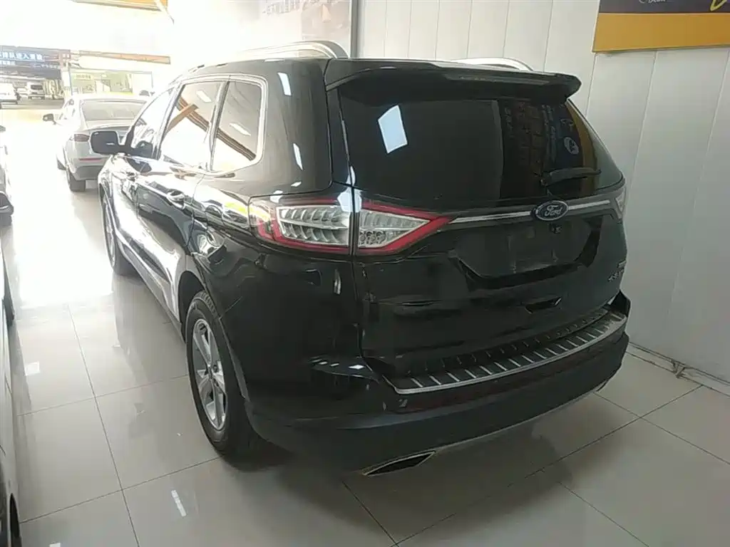 Edge EcoBoost 245 2 WD Elite Sharp 5-seat