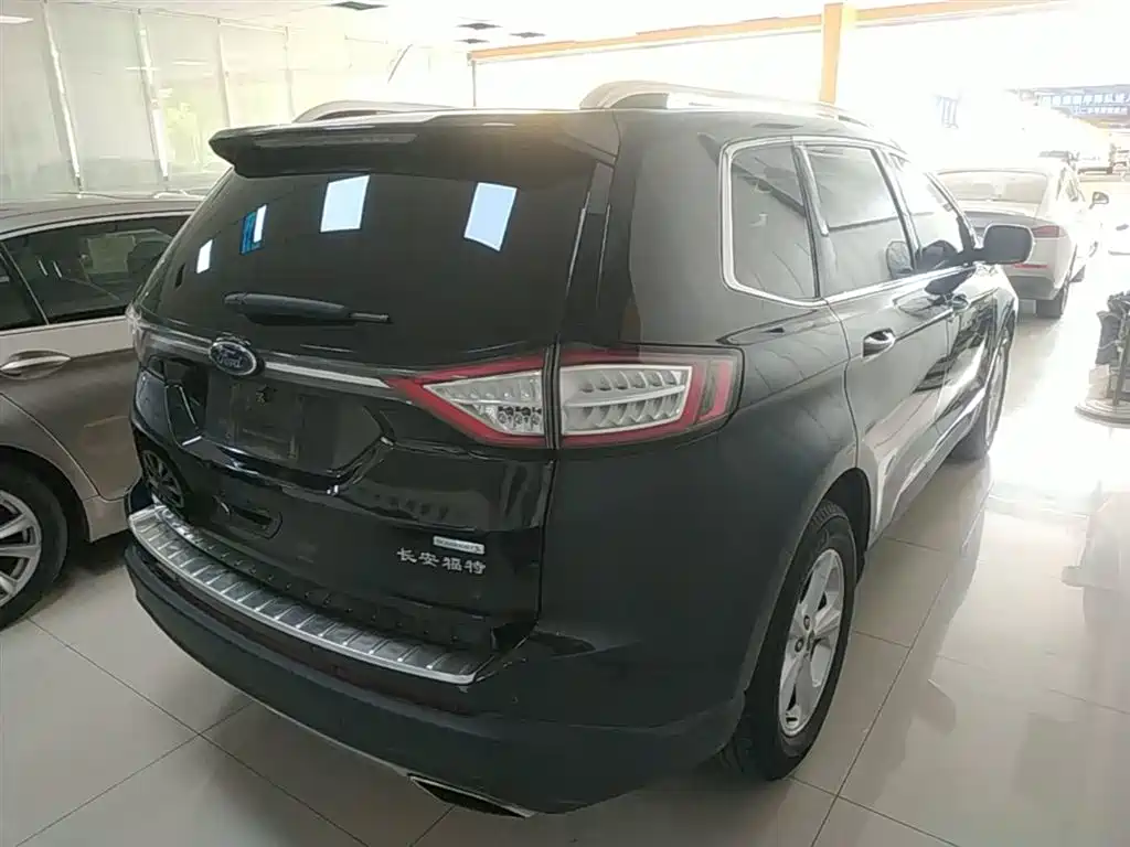 Edge EcoBoost 245 2 WD Elite Sharp 5-seat