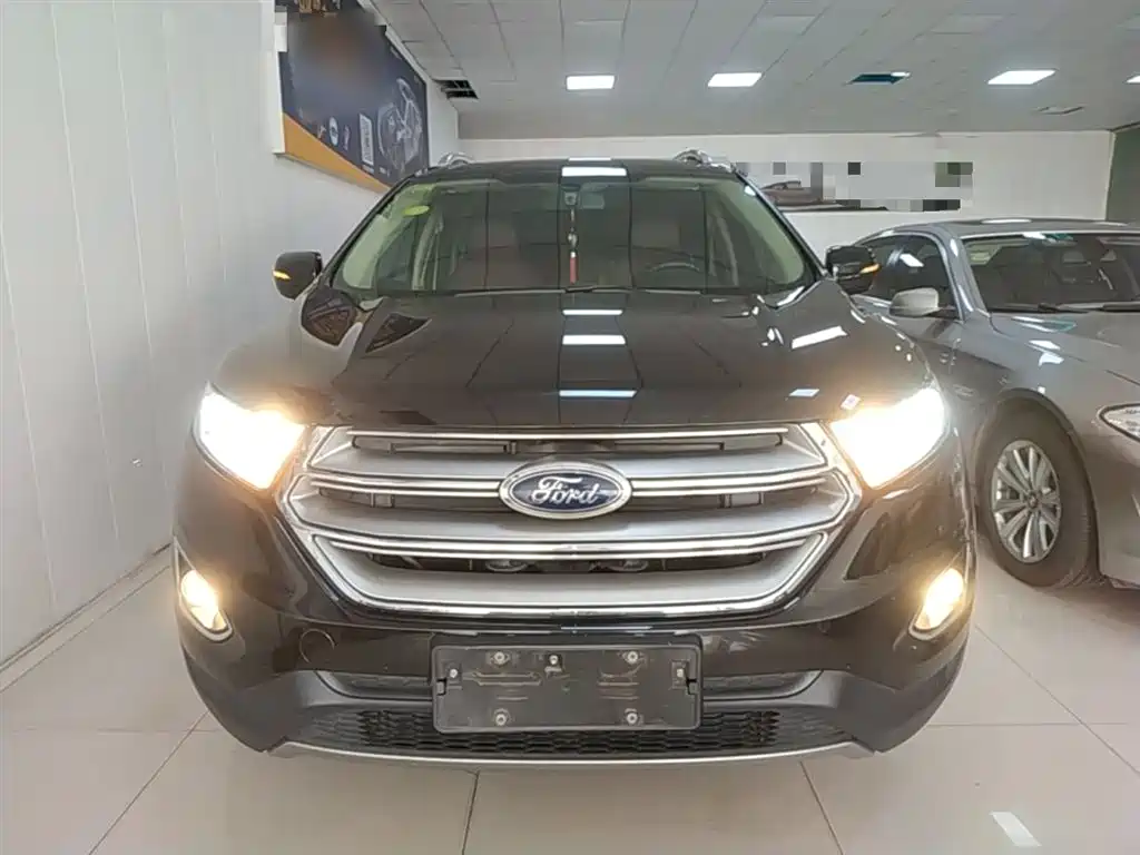 Edge EcoBoost 245 2 WD Elite Sharp 5-seat